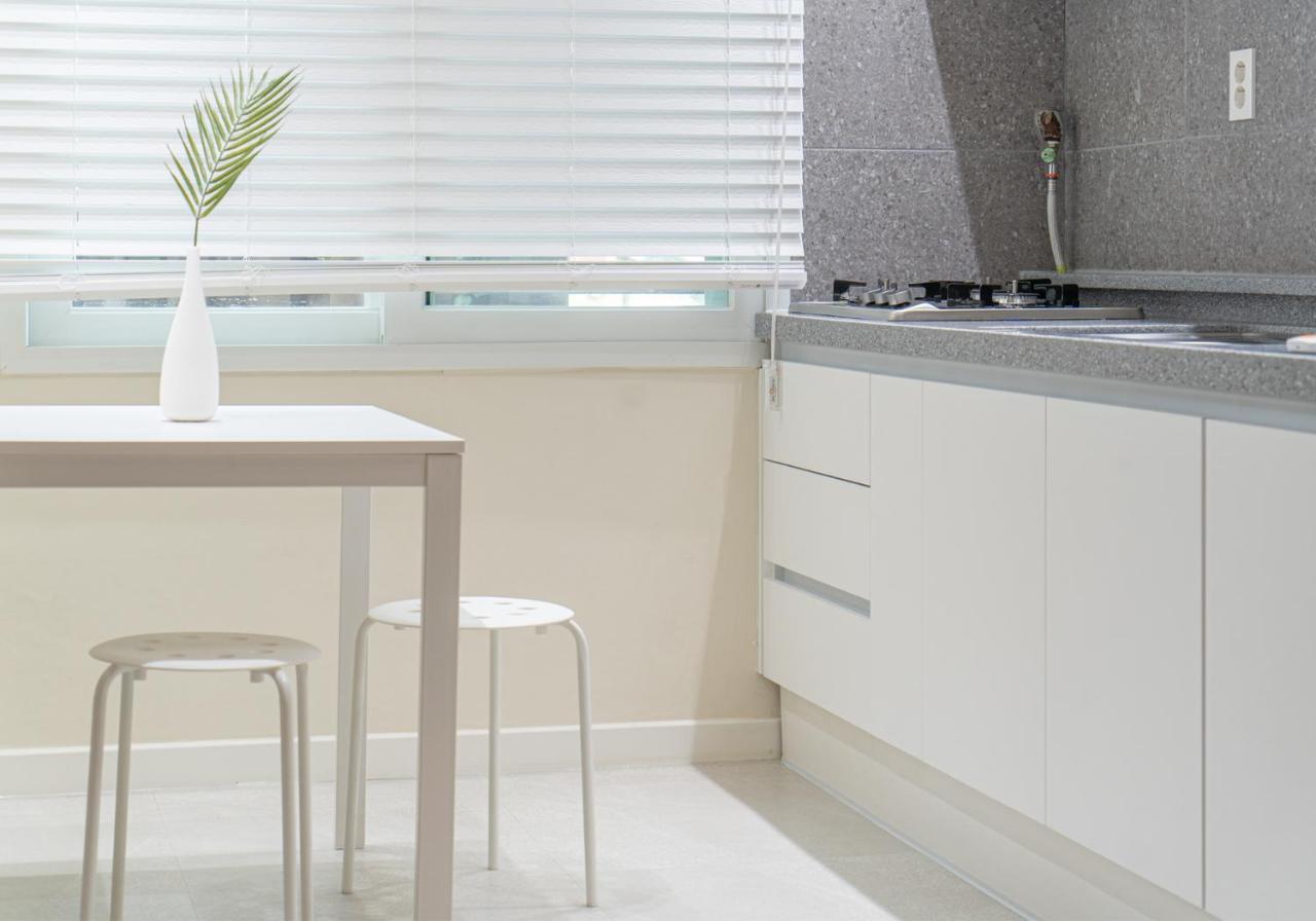 Osondoson Stay-5min To Hapjeong Station, Family Favorites, 3bed Room, Large Living Seoul